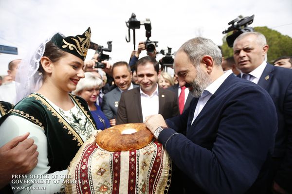 Премьер-министр Никол Пашинян принял участие в мероприятиях, посвященных 10-летию Возрождения Агарака Премьер-министр Никол Пашинян принял участие в мероприятиях, посвященных 10-летию Возрождения Агарака - Sputnik Армения