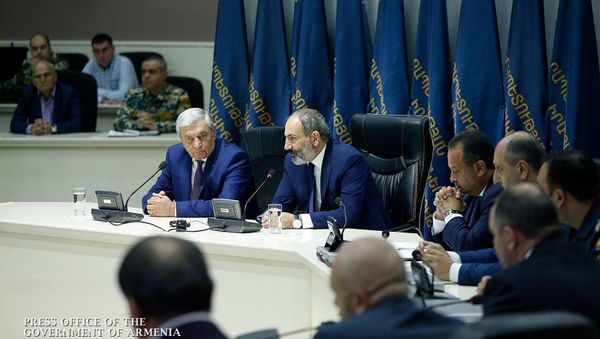 Премьер-министр Армении Никол Пашинян представил нового министра чрезвычайных ситуаций Феликса Цолакяна (8 октября 2018). Еревaн - Sputnik Армения