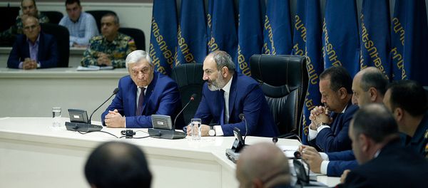 Премьер-министр Армении Никол Пашинян представил нового министра чрезвычайных ситуаций Феликса Цолакяна (8 октября 2018). Еревaн - Sputnik Армения