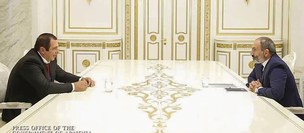 Встреча премьер-министра Никола Пашиняна и председателя партии Процветающая Армения Гагика Царукяна (8 октября 2018). Еревaн - Sputnik Արմենիա