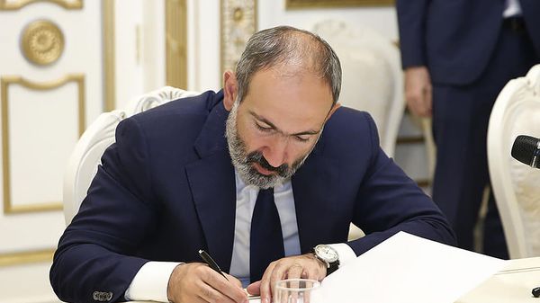 Встреча премьер-министра Никола Пашиняна и председателя партии Процветающая Армения Гагика Царукяна (8 октября 2018). Еревaн Встреча премьер-министра Никола Пашиняна и председателя партии Процветающая Армения Гагика Царукяна (8 октября 2018). Еревaн - Sputnik Армения