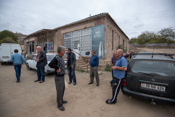 Интерпол не может найти того, кто играл в прятки в селе Коти: иной портрет Вано Сирадегяна - Sputnik Армения