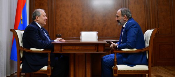 Встреча Президента и премьер-министра Армении Армена Саркисяна и Никола Пашиняна (9 октября 2018). Еревaн Встреча Президента и премьер-министра Армении Армена Саркисяна и Никола Пашиняна (9 октября 2018). Еревaн - Sputnik Արմենիա