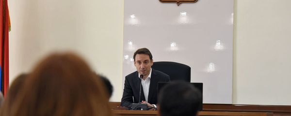 Айк Марутян на заседании старейшин (10 октября 2018). Еревaн - Sputnik Արմենիա
