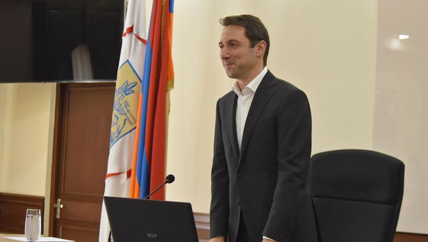 Айк Марутян на заседании старейшин (10 октября 2018). Еревaн - Sputnik Армения
