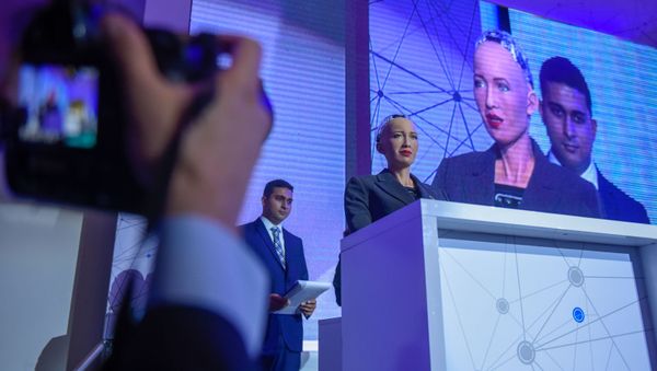 Робот София в центре креативных технологий Тумо (10 октября 2018). Еревaн Робот София в центре креативных технологий Тумо (10 октября 2018). Еревaн - Sputnik Армения