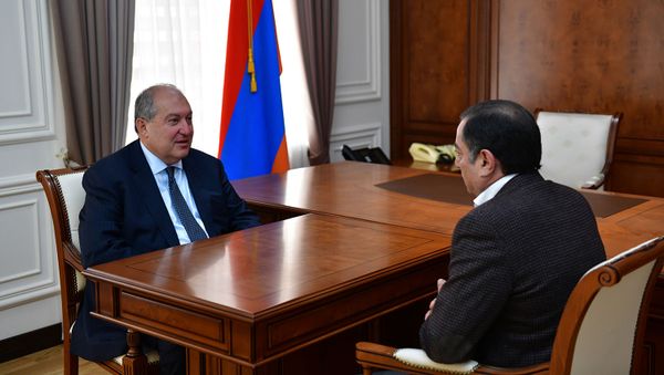 Президент Армении Армен Саркисян принял руководителя фракции РПА Ваграма Багдасаряна (10 октября 2018). Еревaн - Sputnik Արմենիա