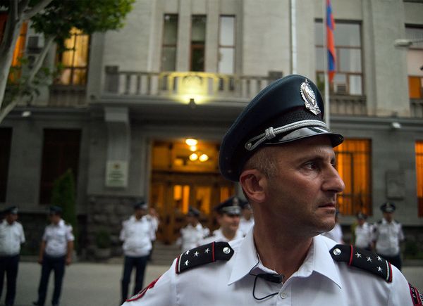 «Ո՛չ թալանին» շարժումը երթ է կազմակերպել դեպի Գլխավոր դատախազության շենք «Ո՛չ թալանին» շարժումը երթ է կազմակերպել դեպի Գլխավոր դատախազության շենք - Sputnik Արմենիա