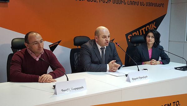 Главный секретарь Федерации лыжного спорта Гагик Саргсян и советник министра спорта и по делам молодежи Тигран Микаелян - Sputnik Արմենիա