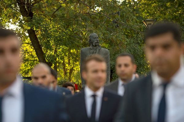 Президент Франции Эммануэль Макрон с супругой Брижит прогулялись по столице (11 октября 2018). Еревaн - Sputnik Армения