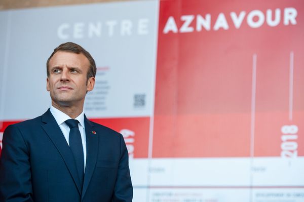 Президент Франции Эмманюэль Макрон в Центре Шарля Азнавура (11 октября 2018). Еревaн - Sputnik Армения