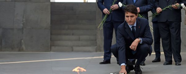 Премьер-министр Канады Джастин Трюдо посетил мемориальный комплекс Цицернакаберд (13 октября 2018). Еревaн - Sputnik Արմենիա
