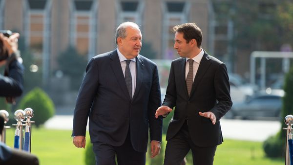 Президент Армении Армен Саркисян и мэр Еревана Айк Марутян перед церемонией инаугурации (13 октября 2018). Еревaн - Sputnik Армения
