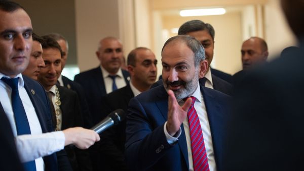 Премьер-министр Армении Никол Пашинян после церемонии инаугурации мэра Еревана (13 октября 2018). Ереван - Sputnik Արմենիա
