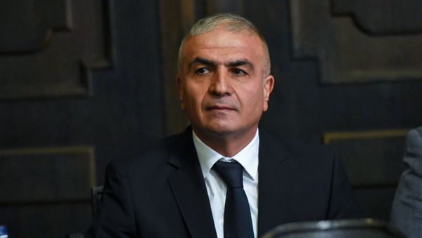 Губернатор Сюника Унан Погосян на заседании Правительства Армении (16 октября 2018). Еревaн Губернатор Сюника Унан Погосян на заседании Правительства Армении (16 октября 2018). Еревaн - Sputnik Армения