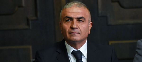 Губернатор Сюника Унан Погосян на заседании Правительства Армении (16 октября 2018). Еревaн Губернатор Сюника Унан Погосян на заседании Правительства Армении (16 октября 2018). Еревaн - Sputnik Армения