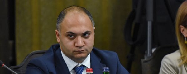 Министр сельского хозяйства Гегам Геворкян на заседании Правительства Армении (16 октября 2018). Еревaн Министр сельского хозяйства Гегам Геворкян на заседании Правительства Армении (16 октября 2018). Еревaн - Sputnik Армения
