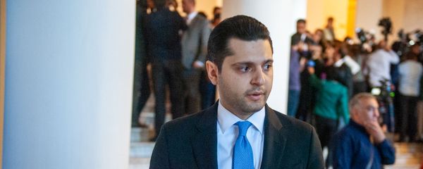 Губернатор Армавира Амбарцум Матевосян после заседания Правительства (16 октября 2018). Еревaн Губернатор Армавира Амбарцум Матевосян после заседания Правительства (16 октября 2018). Еревaн - Sputnik Արմենիա
