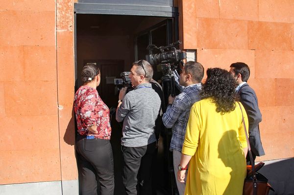 Что разливают в бутылки на Айаси: завод Артура Багдасаряна годами не платил за воду? Что разливают в бутылки на Айаси: завод Артура Багдасаряна годами не платил за воду? - Sputnik Армения