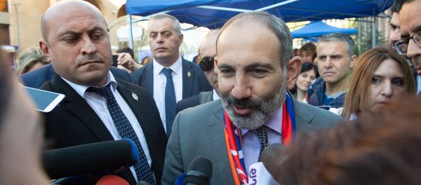Врио премьер-министра Никол Пашинян на Северном проспекте (17 октября 2018). Еревaн Врио премьер-министра Никол Пашинян на Северном проспекте (17 октября 2018). Еревaн - Sputnik Армения