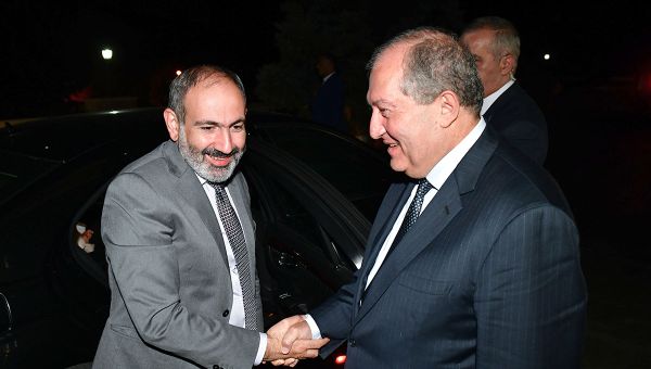 Встреча врио премьер-министра Никола Пашиняна и президента Армена Саркисяна (17 октября 2018). Еревaн - Sputnik Армения