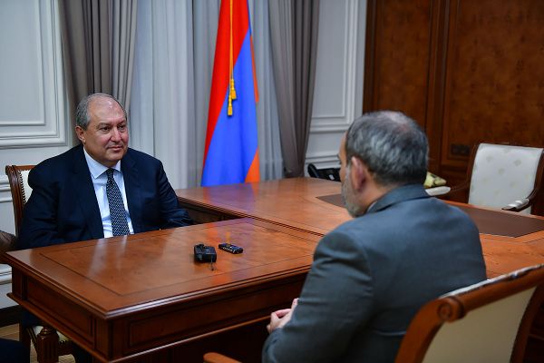 Встреча врио премьер-министра Никола Пашиняна и президента Армена Саркисяна (17 октября 2018). Еревaн - Sputnik Արմենիա