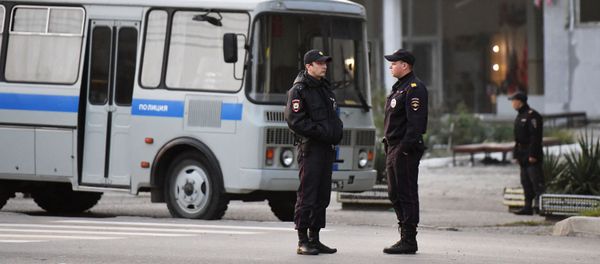 Сотрудники правоохранительных органов у здания Керченского политехнического колледжа (18 октября 2018). Керчь - Sputnik Армения