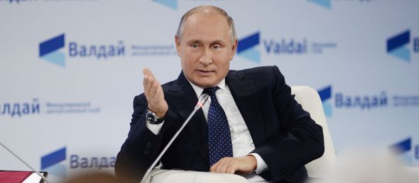 Президент России Владимир Путин на заседании клуба Валдай (18 октября 2018). Сочи - Sputnik Армения