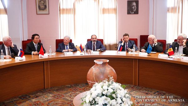 Врио премьер-министра Никол Пашинян принял участие на церемонии 75-летия Нац.Академии Армении (18 октября 2018). Еревaн - Sputnik Արմենիա