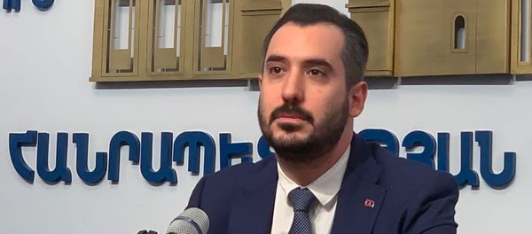 Исполнительный директор фонда «Бизнес-Армения» Армен Авак Авакян на пресс-конференции в правительстве (19 октября 2018). Еревaн Исполнительный директор фонда «Бизнес-Армения» Армен Авак Авакян на пресс-конференции в правительстве (19 октября 2018). Еревaн - Sputnik Армения