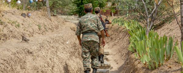 Армянские военнослужащие на боевой позиции - Sputnik Армения