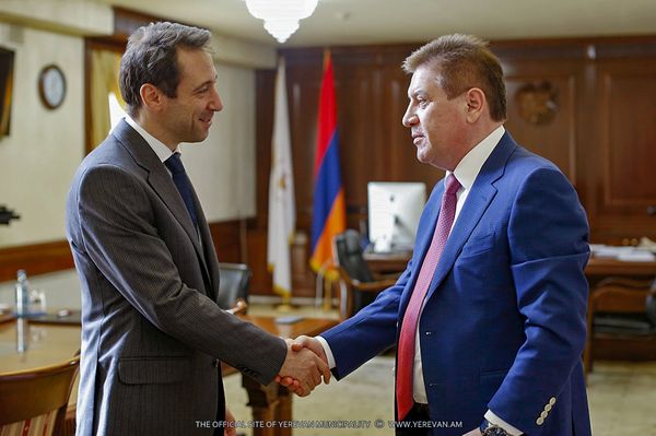 Москва является надежным партнером для Еревана — Айк Марутян - Sputnik Армения