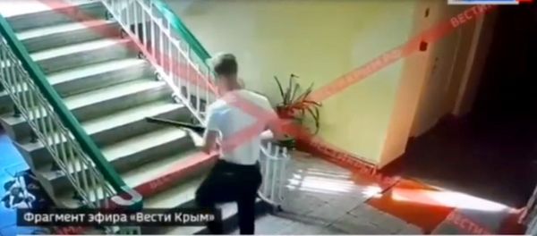 Журналисты по камерам наблюдения восстановили весь маршрут керченского убийцы — от входа в колледж до взрыва в буфете - Sputnik Армения