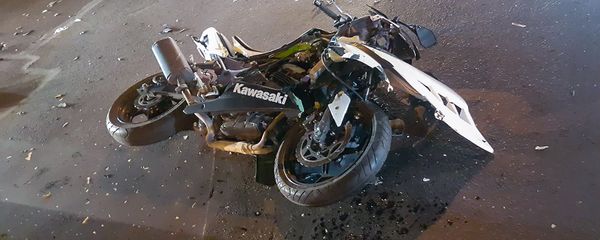 ДТП с участием мотоцикла на перескрестке улиц Амиряна и Закяна (23 октября 2018). Еревaн - Sputnik Армения