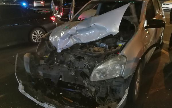 ДТП с участием мотоцикла на перекрестке улиц Амиряна и Закяна (23 октября 2018). Еревaн ДТП с участием мотоцикла на перекрестке улиц Амиряна и Закяна (23 октября 2018). Еревaн - Sputnik Армения