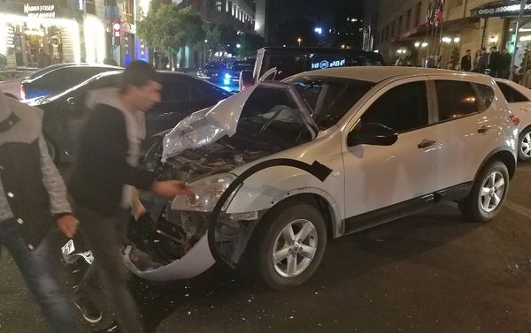 ДТП с участием мотоцикла на перекрестке улиц Амиряна и Закяна (23 октября 2018). Еревaн ДТП с участием мотоцикла на перекрестке улиц Амиряна и Закяна (23 октября 2018). Еревaн - Sputnik Армения