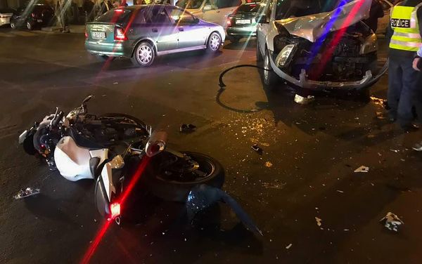 ДТП с участием мотоцикла на перескрестке улиц Амиряна и Закяна (23 октября 2018). Еревaн ДТП с участием мотоцикла на перескрестке улиц Амиряна и Закяна (23 октября 2018). Еревaн - Sputnik Армения