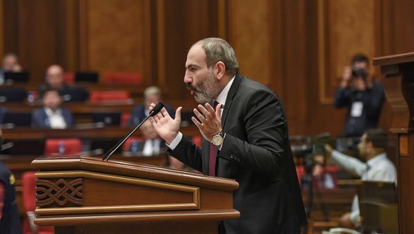 Врио премьер-министра Никол Пашинян на внеочередном заседании Парламента Армении (24 октября 2018). Еревaн - Sputnik Արմենիա