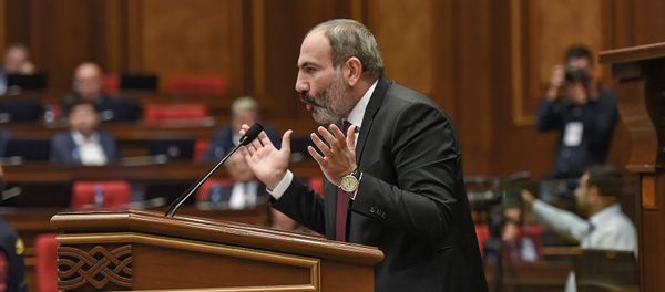 Врио премьер-министра Никол Пашинян на внеочередном заседании Парламента Армении (24 октября 2018). Еревaн Врио премьер-министра Никол Пашинян на внеочередном заседании Парламента Армении (24 октября 2018). Еревaн - Sputnik Армения