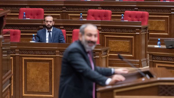 Врио первого вице-премьера Арарат Мирзоян на внеочередном заседании Парламента Армении (24 октября 2018). Еревaн - Sputnik Армения