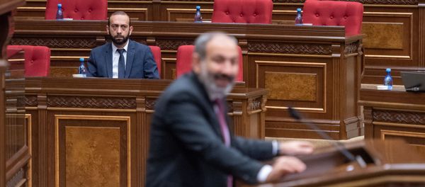 Врио первого вице-премьера Арарат Мирзоян на внеочередном заседании Парламента Армении (24 октября 2018). Еревaн - Sputnik Армения