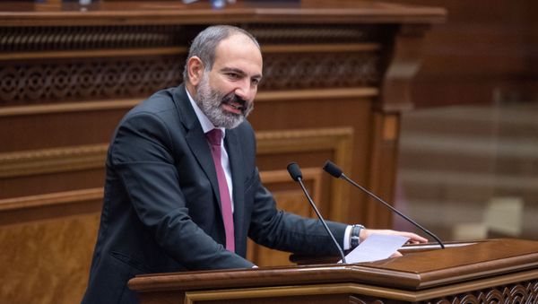 Врио премьер-министра Никол Пашинян на внеочередном заседании Парламента Армении (24 октября 2018). Еревaн Врио премьер-министра Никол Пашинян на внеочередном заседании Парламента Армении (24 октября 2018). Еревaн - Sputnik Армения