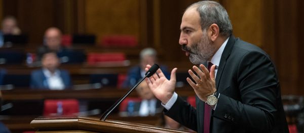 Врио премьер-министра Никол Пашинян на внеочередном заседании Парламента Армении (24 октября 2018). Еревaн - Sputnik Армения