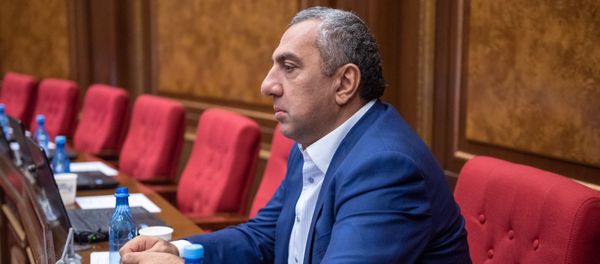 Депутат Самвел Алексанян на внеочередном заседании Парламента Армении (24 октября 2018). Еревaн - Sputnik Армения