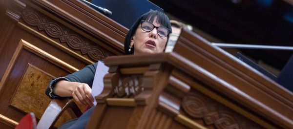 Депутат Наира Зограбян на внеочередном заседании Парламента Армении (24 октября 2018). Еревaн - Sputnik Արմենիա