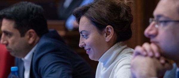 Депутат Лена Назарян на внеочередном заседании Парламента Армении (24 октября 2018). Еревaн - Sputnik Армения