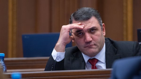 Депутат Геворг Костанян на внеочередном заседании Парламента Армении (24 октября 2018). Еревaн - Sputnik Армения