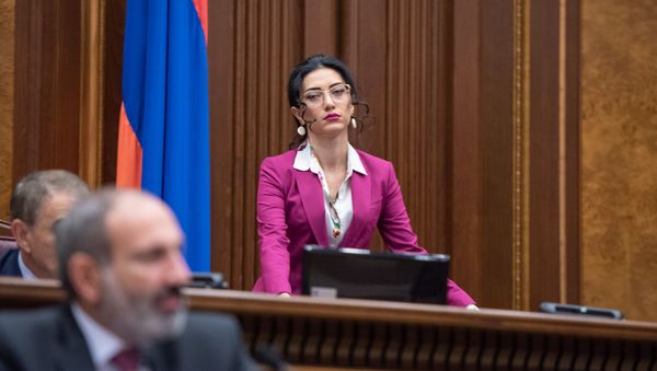 Вице-спикер Парламента Арпине Ованнисян на внеочередном заседании Парламента Армении (24 октября 2018). Еревaн - Sputnik Армения