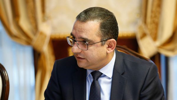 И.о. министра экономического развития и инвестиций Тигран Хачатрян на совещании у премьер-министра (25 октября 2018). Еревaн - Sputnik Армения