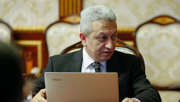 И.о. министра финансов Атом Джанджугазян на совещании у премьер-министра (25 октября 2018). Еревaн - Sputnik Армения